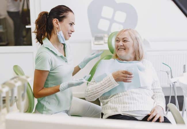 טיפולי שיניים לבני 75 ומעלה